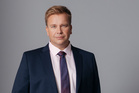 Pääkirjoitus
Antti Kaikkosen luotettava olemus on noussut suorastaan yhdeksi suomalaisten tunteman turvallisuuden symboliksi, tietysti yhdessä presidentti Sauli Niinistön ja muun valtiojohdon kanssa.
